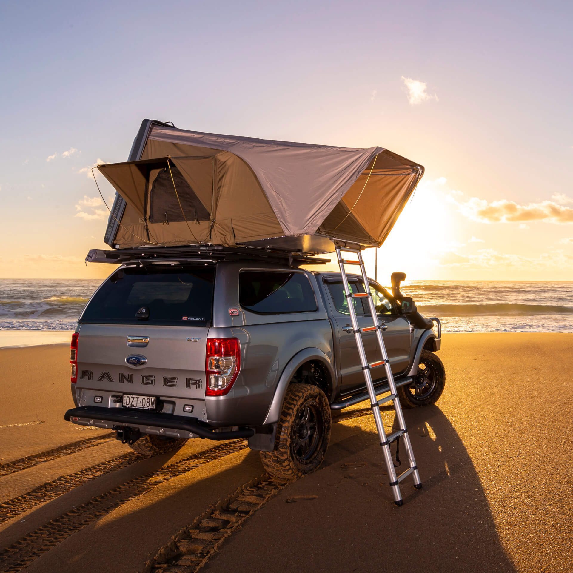 Accesorios para Overlanding ARB Flinders Rooftop Tent con Escalera