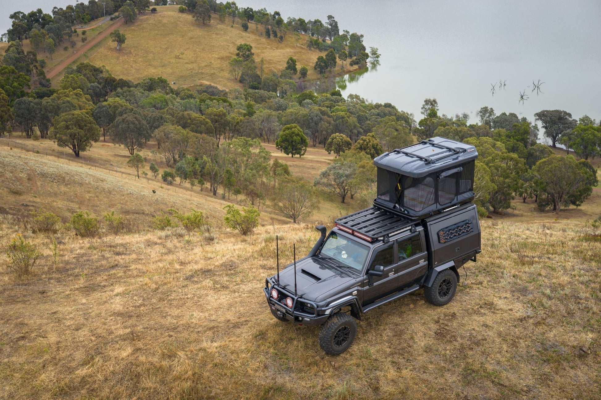 Accesorios para Overlanding  ARB Altitude RTT Auto Hardshell