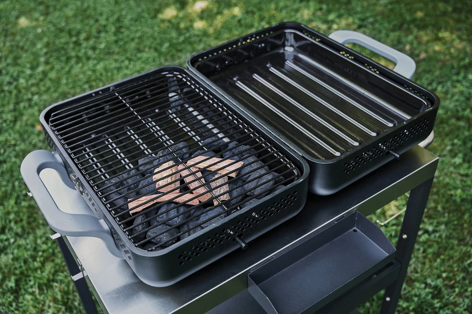 Parrillera Expert Grill Portable Charcoal Grill & Smoker,16.30 x 20.30 x 9.70 Inches